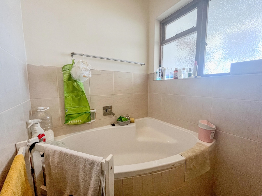To Let 3 Bedroom Property for Rent in Pinelands Western Cape